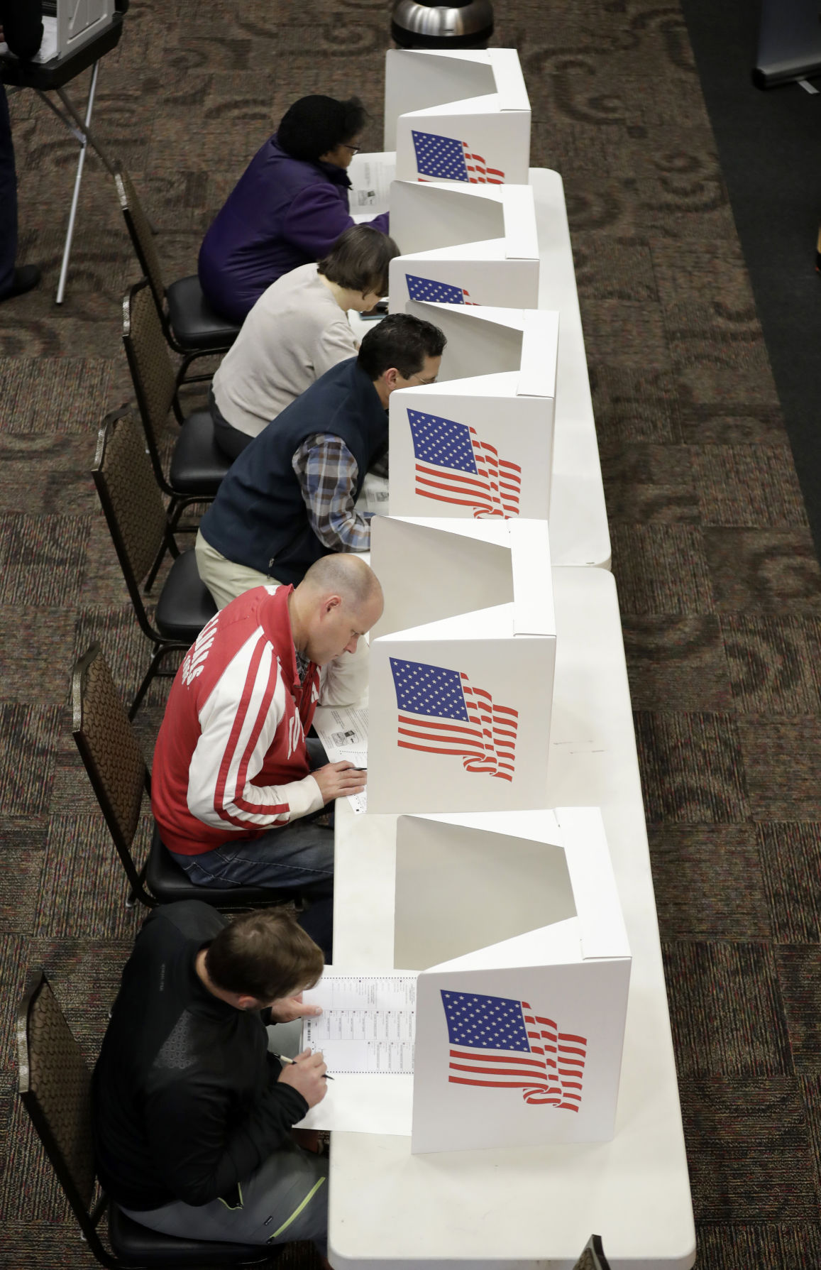110816AP-Iowa-Votes-14
